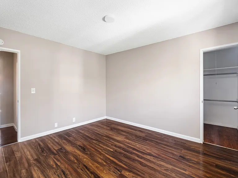 710 E 6th St — Photo 13