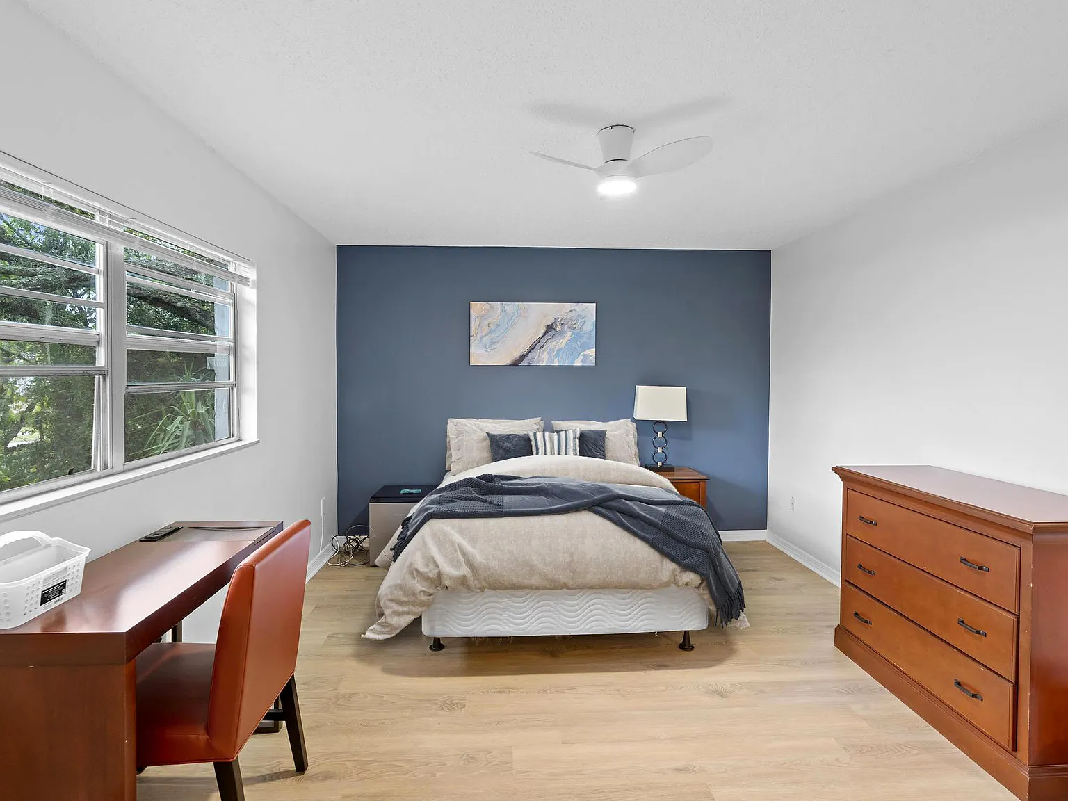 4 bed, 3.0 bath, 2250 sqft, $1,408 — Photo 2