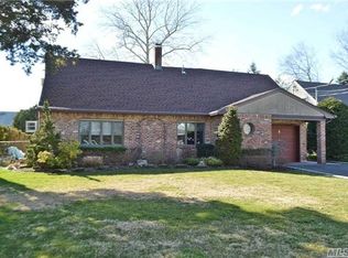 8 Vine Ct, Carle Place, NY 11514