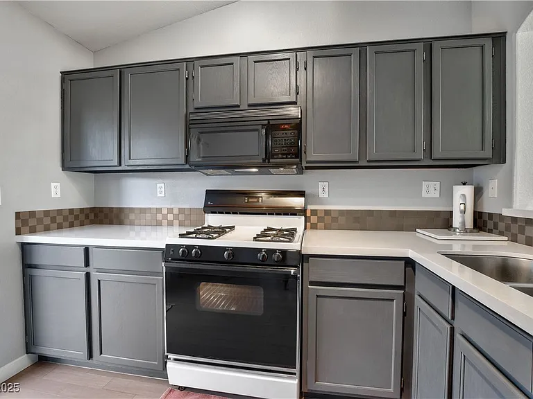 8041 Pottery Creek Dr — Photo 8