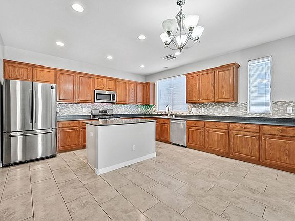 3rd image of 9487 Diamond Willow Ct