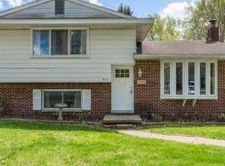 905 North Rd, Fenton, MI 48430