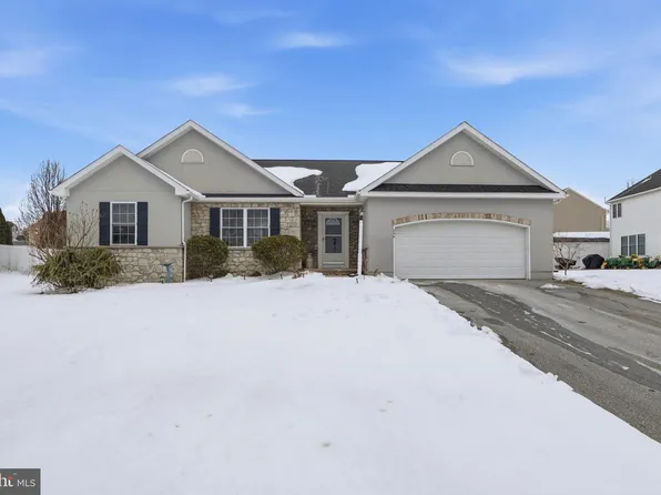 390 Pebble Beach Dr, Mount Wolf, PA 17347