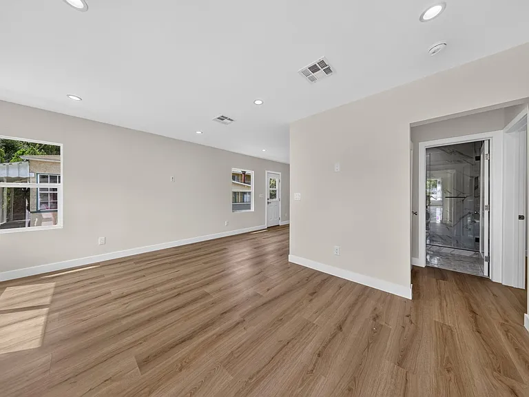 2325 N Naomi St — Photo 9