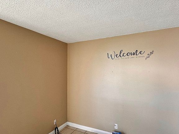5th image of 412 Anderwood Ct APT 1