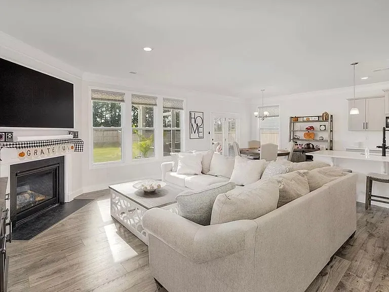 6231 Graymount Trl — Photo 11