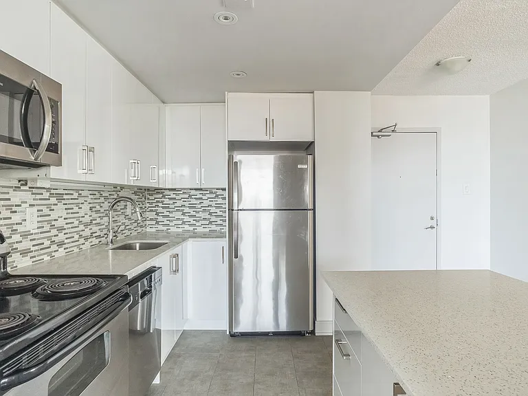 77 Davisville Ave — Photo 1