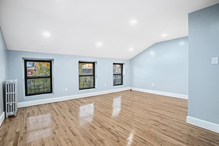 1st image of 518 Hancock St #3