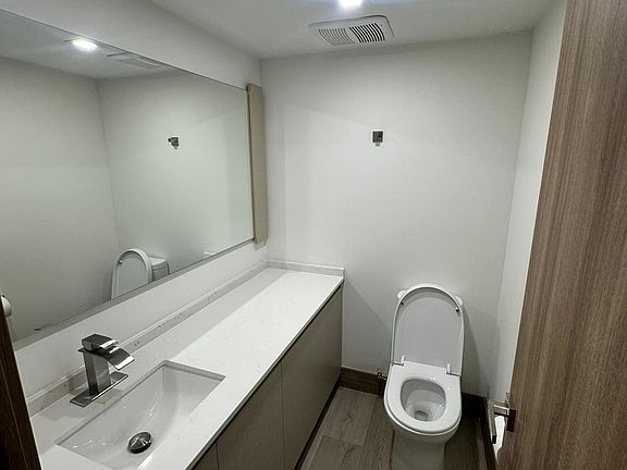 4th image of 660 NE 195th St #660