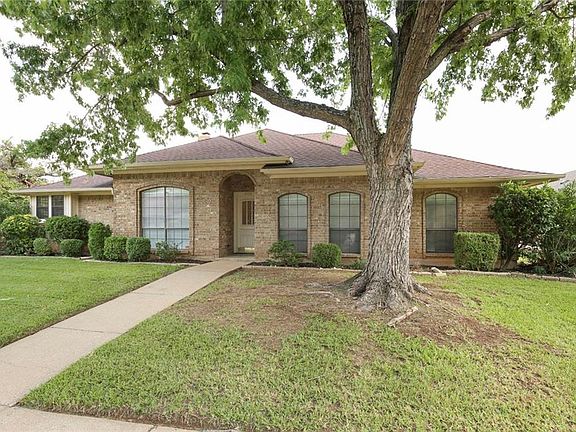 3rd image of 3705 Falcon Lake Dr