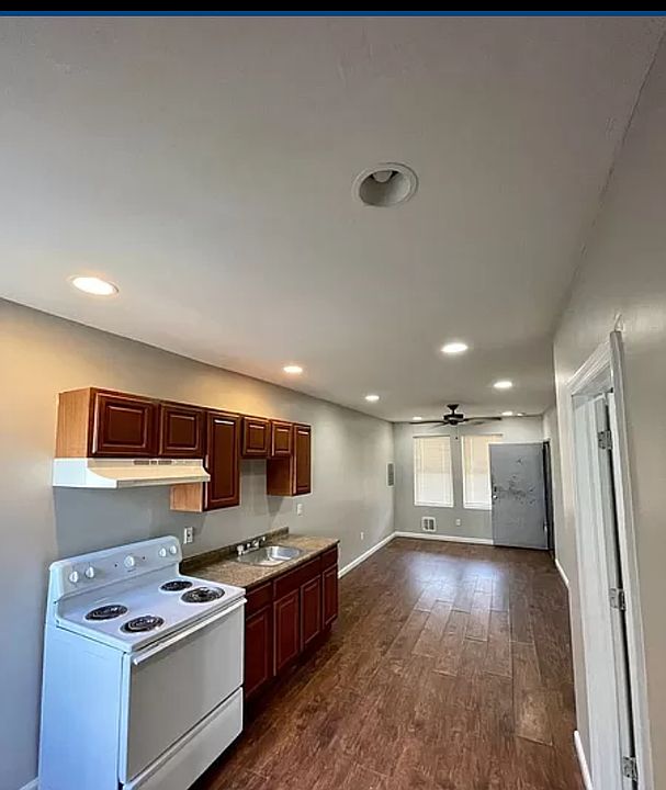1st image of 1862 Clarence St Floor 1