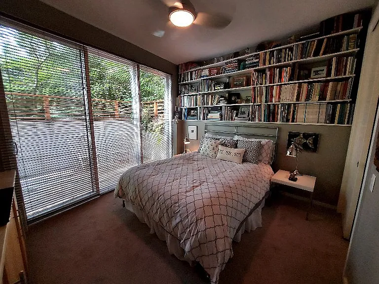 Second bedroom with queen bed