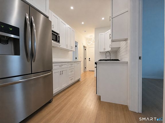 3rd image of 492 Lombard St Floor 1