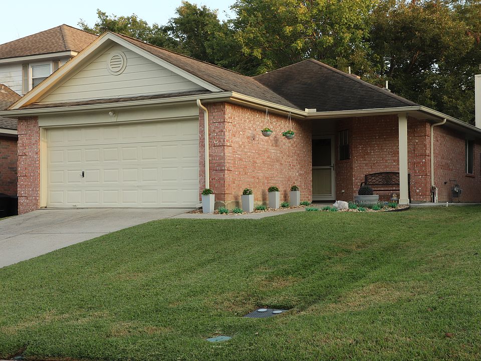 1st image of 117 Harbour Town Cir