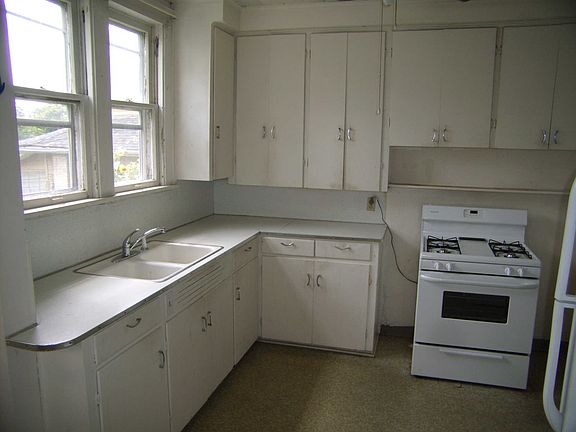 4th image of 77-79 Como Ave