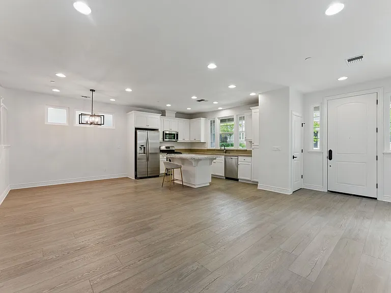 2319 Carbondale Way — Photo 3