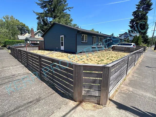 7703 NE Fremont St — Photo 12