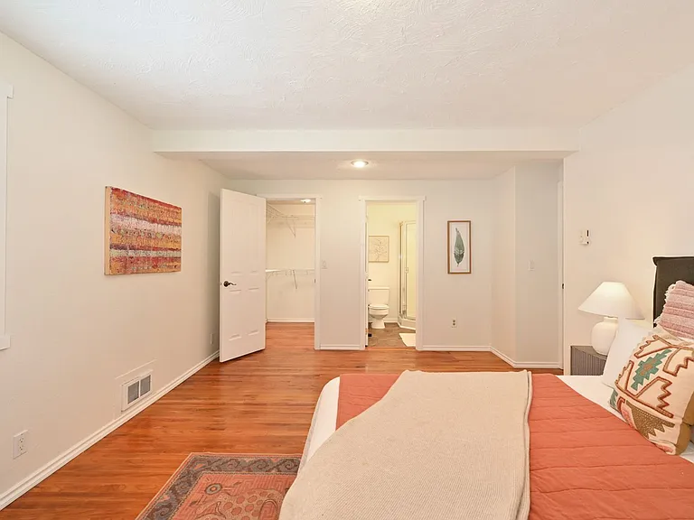 13804 Redmond Way — Photo 16