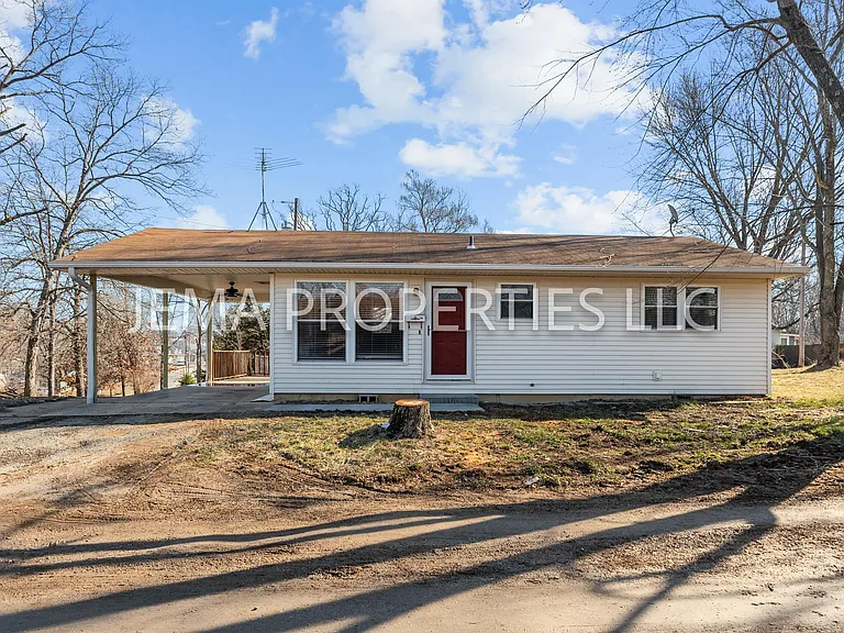 130 E Oak St — Photo 7