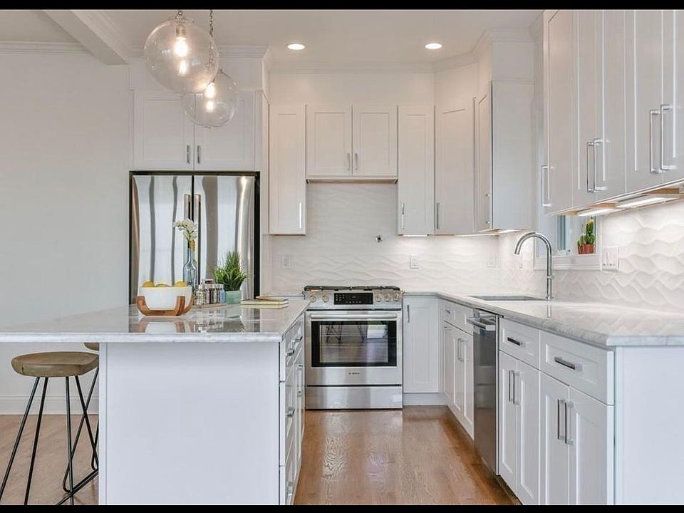 2nd image of 177 Coleridge St #1