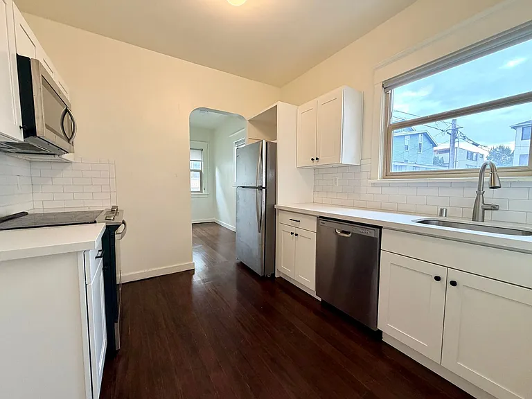 5234 University Way NE — Photo 14