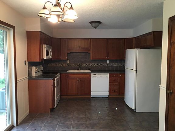 4th image of 1599 Maiden Ln