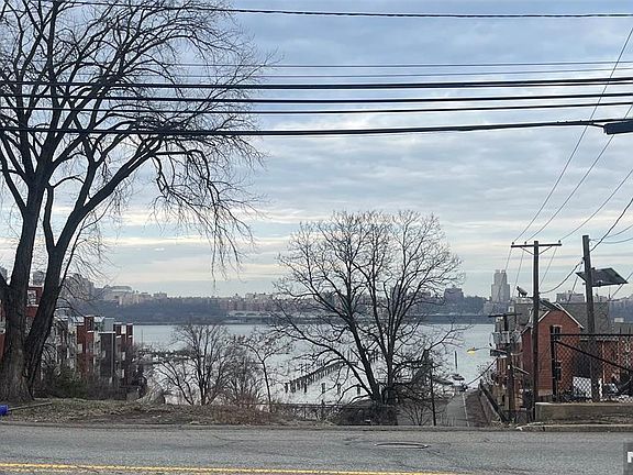 2nd image of 1332 River Rd