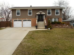 216 Downing Dr, Bloomingdale, IL 60108