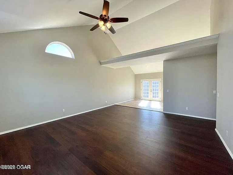 2402 S Illinois Ave — Photo 4