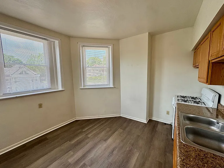 212 North Highland Avenue — Photo 32
