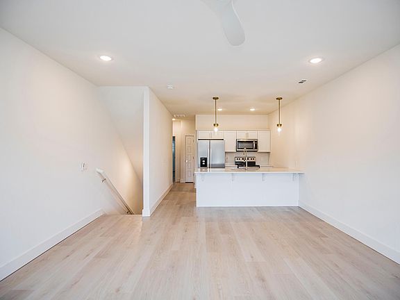 5th image of 2603 SW Livingston Sq