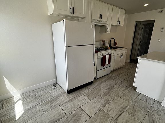 4th image of 4518 3/4 S Normandie Ave #3/4