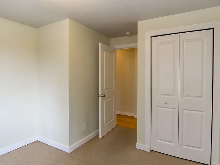 2211 Franklin Ave E — Photo 10