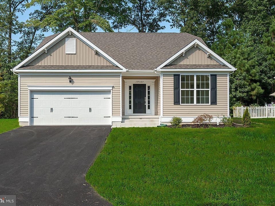 1st image of 204 Cog Hill Ct