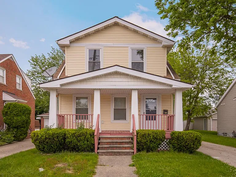 18619 Arrowhead Ave — Photo 1
