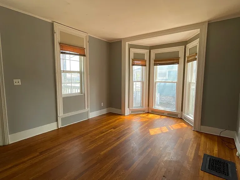 909 Merchant St — Photo 6