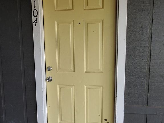 3rd image of 1935 W Stone St #104