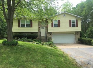 60 Stonebrook Dr, Highland, IL