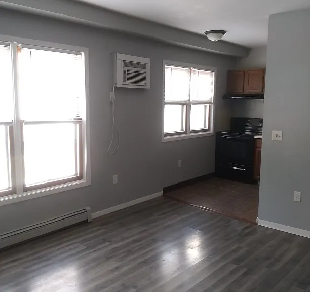 201 E 3rd St #5 — Photo 1