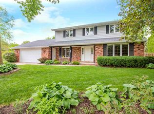 35 Maple Ridge Dr, Morton, IL 61550