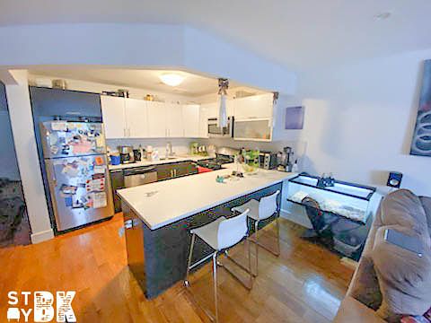 4th image of 265 Kosciuszko St #1F