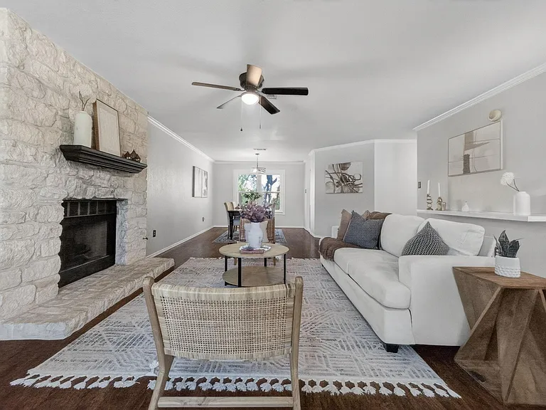 2712 Buckeye Trl — Photo 5