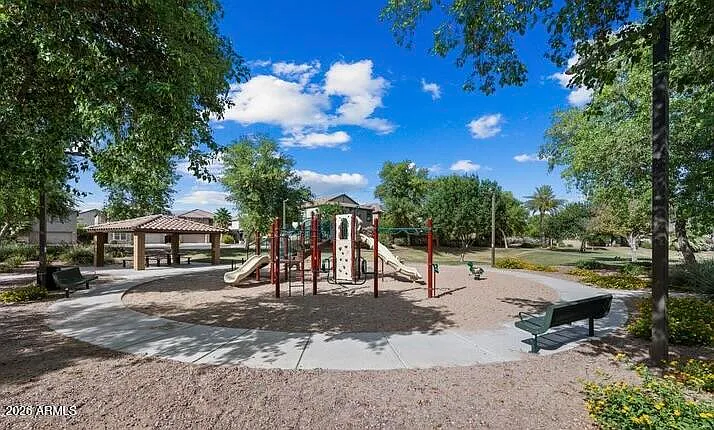 2138 W Marconi Ave — Photo 40