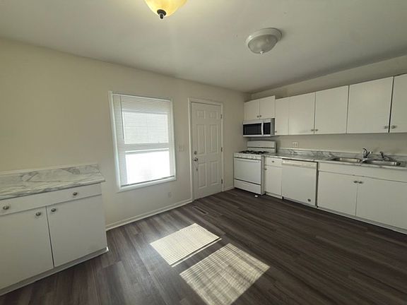 3rd image of 1411 Scottsdale Dr