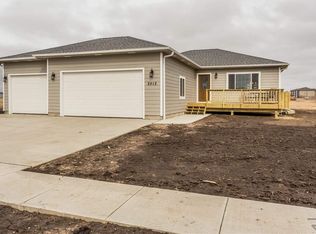 2512 N Pampas Grass Ave, Sioux Falls, SD 57107