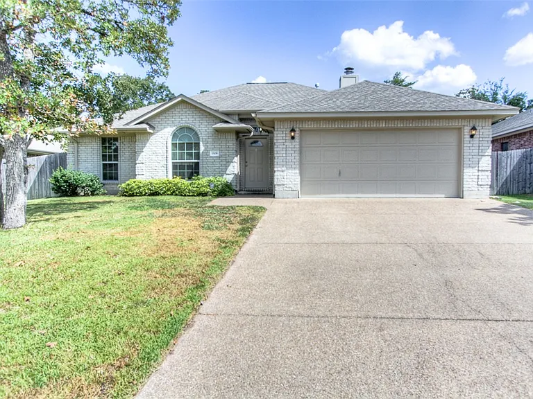 1508 Bluefield Ct — Photo 1