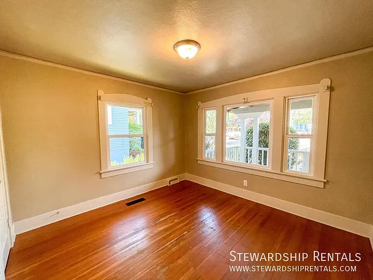1745 Olive St — Photo 9