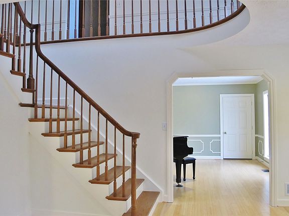 3rd image of 21 Graywood Ln #Pvt