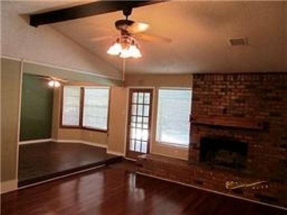 Living view to Eat-in Kitchen