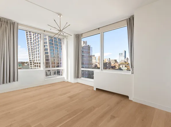 450 West 17th Street image 9 of 26